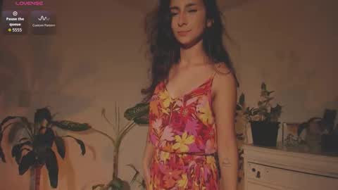 Snapshot of hera_069 chatting on September 18, 2:35 am Hello I am Valentina independent Colombian model I love sensuality and pleasure welcome online show from September 18, 2:35 am