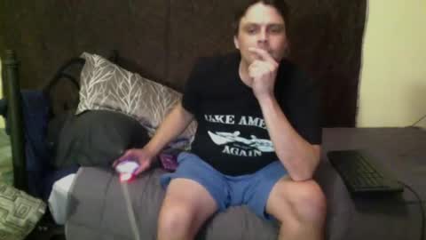 Snapshot of here_we_go_00 chatting on January 8, 10:37 am Geebz online show from January 8, 10:37 am