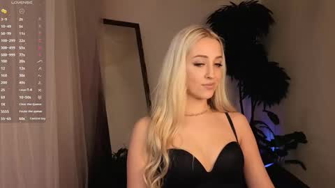 Snapshot of here_wego_again_ chatting on March 15, 1:55 am Elise online show from March 15, 1:55 am