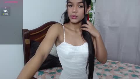 Snapshot of hermione_sweet18 chatting on December 26, 10:41 pm Alana online show from December 26, 10:41 pm