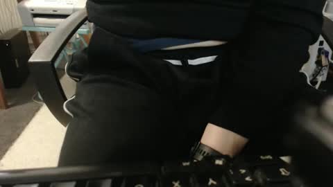 Snapshot of hero0111 chatting on December 11, 9:52 am hero0111 online show from December 11, 9:52 am