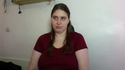 hess_luna_ online show from October 13, 9:09 am