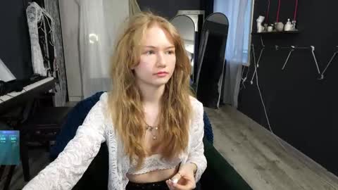 Snapshot of hetaerart chatting on May 19, 6:36 pm Sasha online show from May 19, 6:36 pm