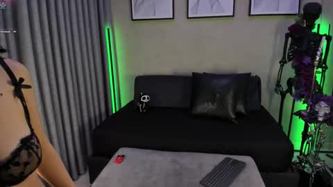 HEXAVELLE  online show from October 17, 8:22 pm