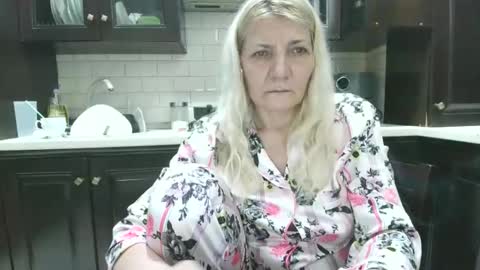 Snapshot of heyheygrey chatting on April 24, 8:44 pm Heyheygrey online show from April 24, 8:44 pm