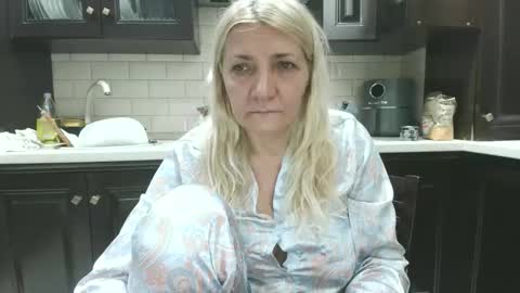 Snapshot of heyheygrey chatting on May 2, 10:59 pm Heyheygrey online show from May 2, 10:59 pm