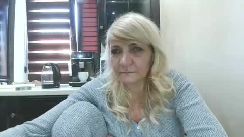 Snapshot of heyheygrey chatting on May 3, 4:24 pm Heyheygrey online show from May 3, 4:24 pm