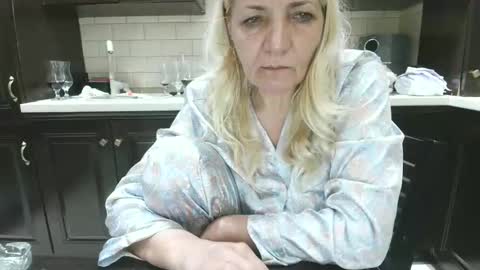 Snapshot of heyheygrey chatting on May 10, 11:43 pm Heyheygrey online show from May 10, 11:43 pm