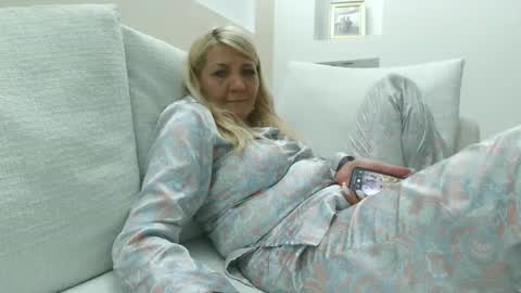 Snapshot of heyheygrey chatting on May 21, 2:29 am Heyheygrey online show from May 21, 2:29 am