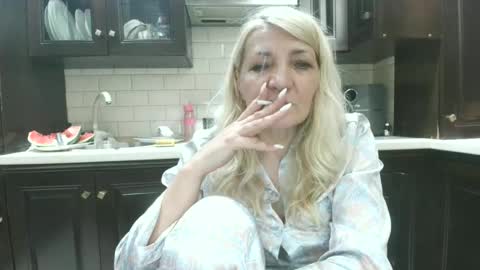 Snapshot of heyheygrey chatting on June 20, 8:33 pm Heyheygrey online show from June 20, 8:33 pm