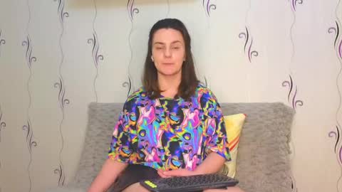 Snapshot of heyy_baddie chatting on April 9, 6:19 am Heyy baddie online show from April 9, 6:19 am