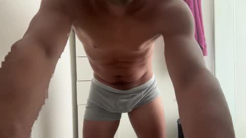 hhernan1 online show from February 13, 6:59 pm