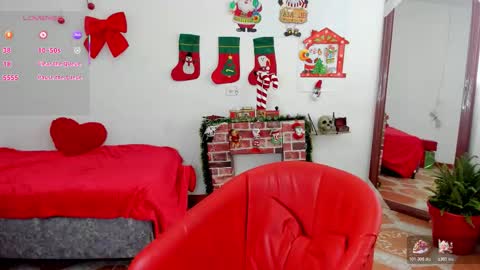 Snapshot of hi_moon chatting on January 6, 1:37 pm hi_moon online show from January 6, 1:37 pm