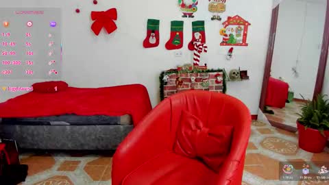 Snapshot of hi_moon chatting on January 11, 12:10 pm hi_moon online show from January 11, 12:10 pm