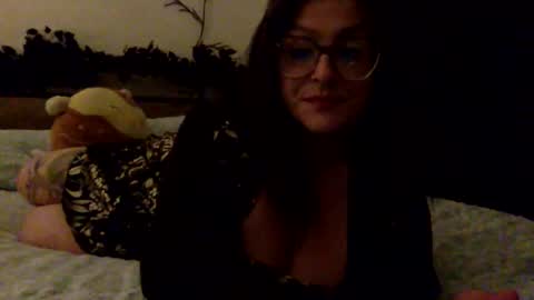 Snapshot of hiddenmagicrealm chatting on June 10, 5:18 am Maevry online show from June 10, 5:18 am