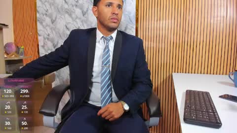 Snapshot of hiddenoffice chatting on March 28, 1:33 pm George online show from March 28, 1:33 pm