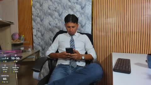 Snapshot of hiddenoffice chatting on March 29, 12:49 pm George online show from March 29, 12:49 pm