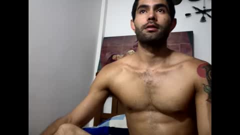 Snapshot of hideonbush051 chatting on November 9, 3:54 pm hideonbush online show from November 9, 3:54 pm