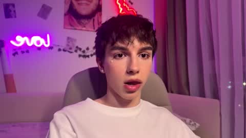 Snapshot of hiidear chatting on February 22, 7:56 pm twinkvadusha online show from February 22, 7:56 pm