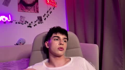 Snapshot of hiidear chatting on February 26, 7:46 pm twinkvadusha online show from February 26, 7:46 pm