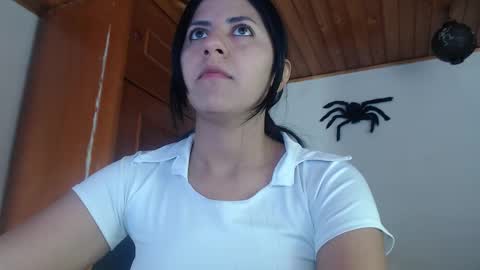 hilaril18 online show from October 30, 6:30 pm