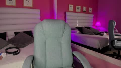 hilary_tailor online show from September 15, 11:21 am