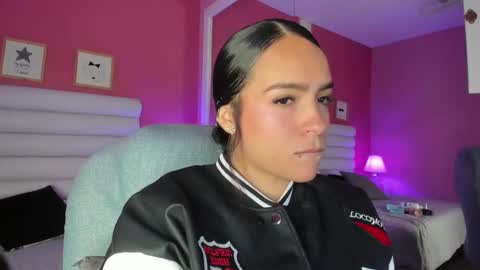 hilary_tailor online show from September 26, 11:25 am