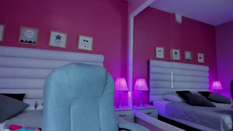 hilary_tailor online show from November 25, 10:59 am