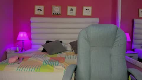 hilary_tailor online show from December 21, 11:50 am