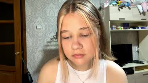 Snapshot of hildeconery chatting on May 6, 2:44 pm Julia online show from May 6, 2:44 pm