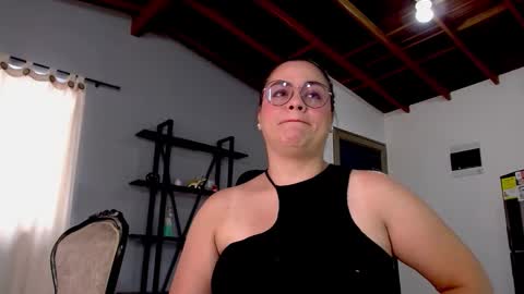 Snapshot of hillary_12 chatting on September 28, 2:55 pm Miranda online show from September 28, 2:55 pm