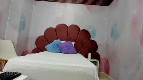 Hillary  online show from March 15, 3:45 am