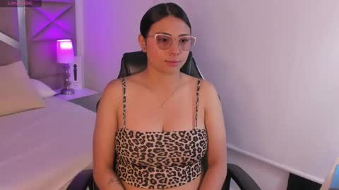 Snapshot of himari53 chatting on May 1, 1:59 pm himari53 online show from May 1, 1:59 pm