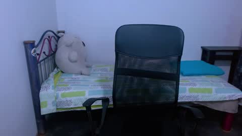Snapshot of hinata_9 chatting on October 11, 4:12 am      0600AM-1100AM - online show from October 11, 4:12 am