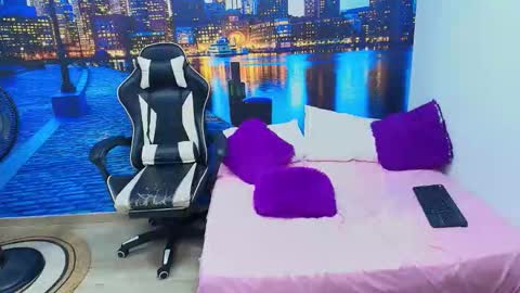 Snapshot of hinataii chatting on February 19, 8:32 am hinataii online show from February 19, 8:32 am