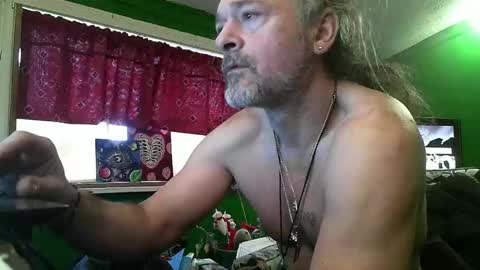 hippiedad333 online show from February 21, 2:40 pm