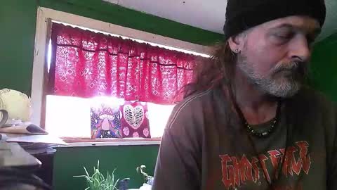 hippiedad333 online show from April 24, 8:55 pm