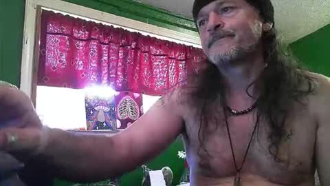 hippiedad333 online show from May 4, 10:28 pm
