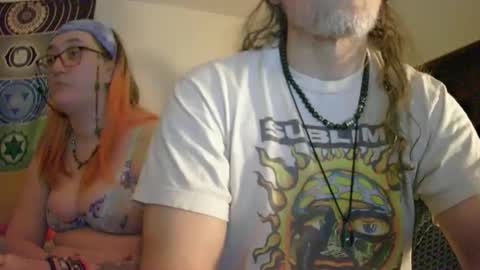 hippiedad333 online show from May 15, 5:25 am