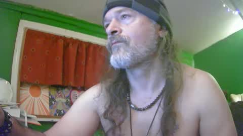 hippiedad333 online show from May 28, 6:21 am