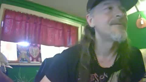 hippiedad333 online show from June 5, 12:06 am