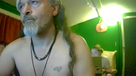 hippiedad333 online show from June 9, 1:17 am