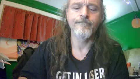 hippiedad333 online show from June 14, 8:05 am