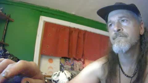 hippiedad333 online show from June 24, 4:33 am
