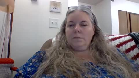 hippysnewhere online show from May 12, 3:25 am