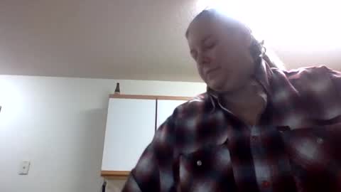 hippysnewhere online show from May 17, 3:52 pm