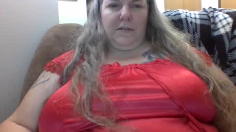 hippysnewhere online show from May 27, 10:29 pm