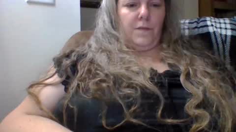 hippysnewhere online show from May 28, 10:34 am