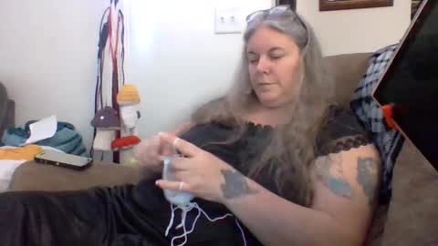 hippysnewhere online show from May 28, 10:40 pm