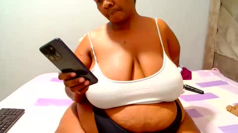 Snapshot of hips2sexy chatting on June 5, 7:25 am hips2sexy online show from June 5, 7:25 am